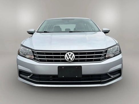 Used 2016 Volkswagen Passat 1.8T SE FWD image 2