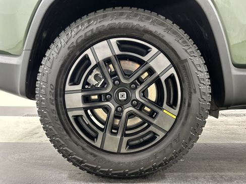 Used 2024 Rivian R1S Adventure AWD/4WD image 12