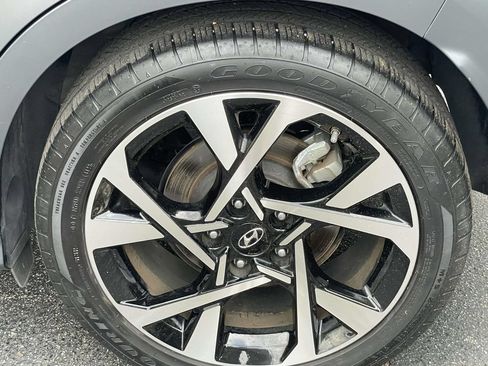 Used 2023 Hyundai Kona Limited FWD image 7