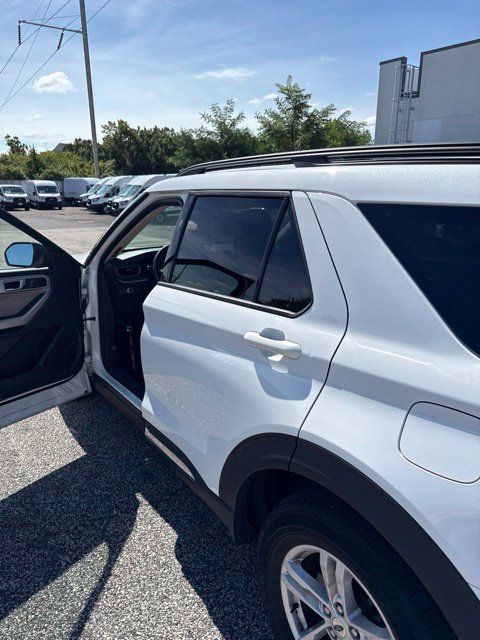 Used 2022 Ford Explorer XLT w/ Equipment Group 202A AWD/4WD image 22