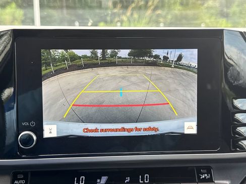 Used 2025 Toyota Camry SE FWD image 27
