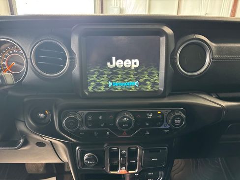 Used 2020 Jeep Gladiator Overland image 11
