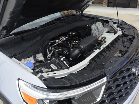 Used 2022 Ford Explorer XLT w/ Equipment Group 202A image 53