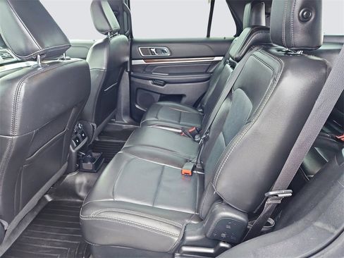 Used 2018 Ford Explorer Limited image 34