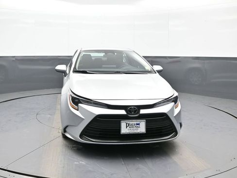 Certified 2025 Toyota Corolla LE image 2