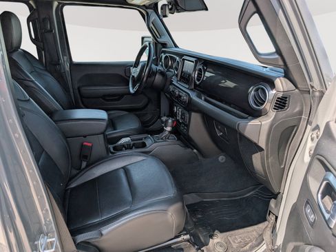 Used 2020 Jeep Wrangler Unlimited Sahara AWD/4WD image 11