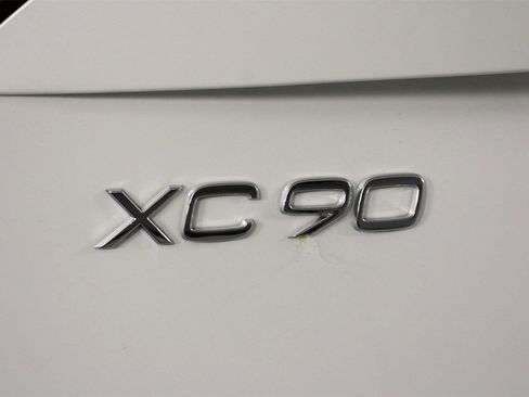 Certified 2024 Volvo XC90 T8 Ultimate w/ Protection Package Premier image 19