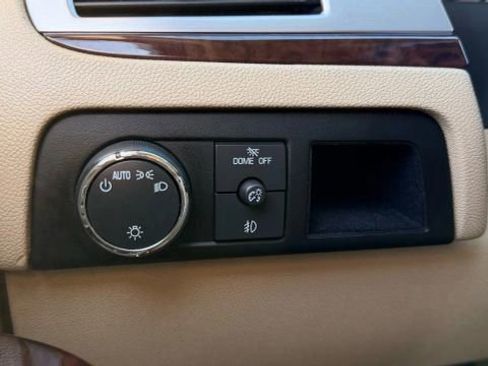 Used 2012 Cadillac Escalade Luxury image 39