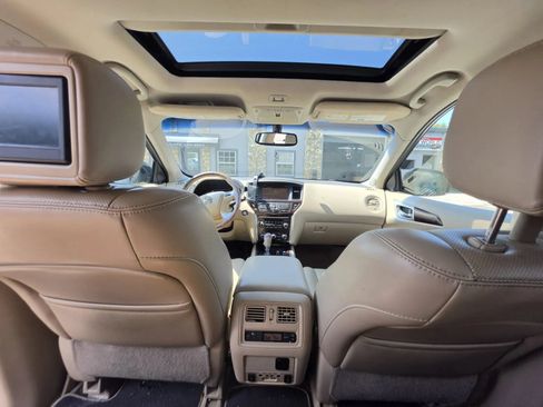 Used 2015 Nissan Pathfinder Platinum w/ Family Entertainment Package FWD image 10