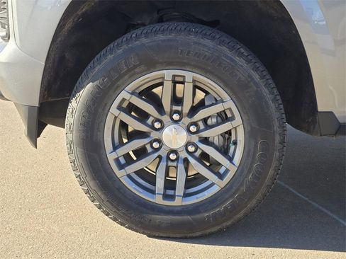 Used 2024 Chevrolet Colorado LT w/ LT Convenience Package II image 27