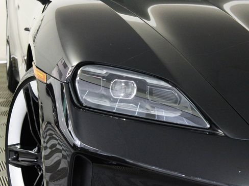 Used 2025 Porsche Taycan image 11