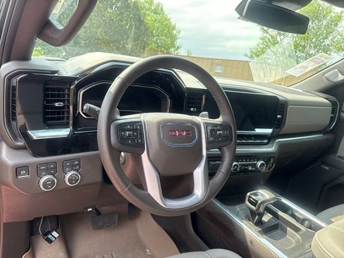 Used 2025 GMC Sierra 1500 SLT w/ SLT Convenience Package AWD/4WD image 13