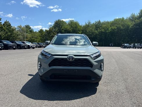 Used 2022 Toyota RAV4 XLE w/ Convenience Package AWD/4WD image 3