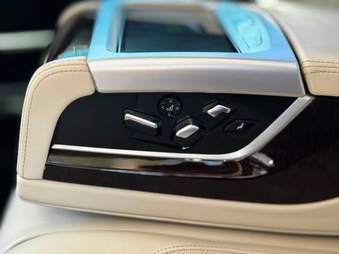 Used 2017 BMW 750i RWD image 32