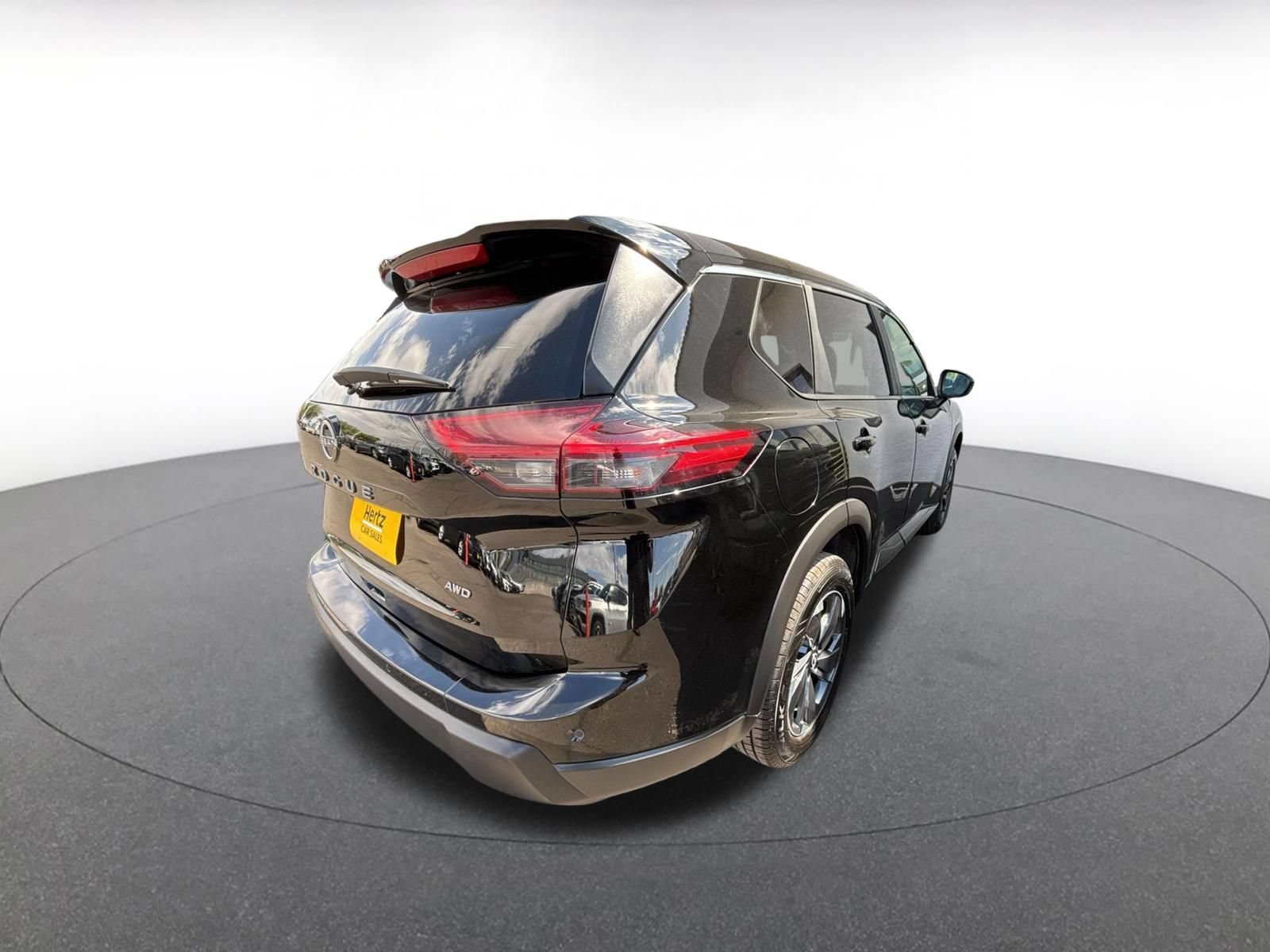 Used 2025 Nissan Rogue SV AWD/4WD image 7