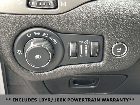 Used 2022 Jeep Cherokee Limited image 18