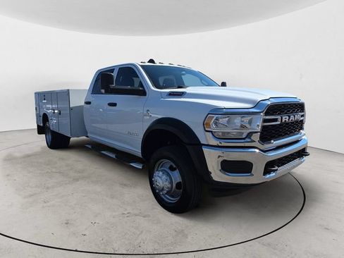 Used 2022 RAM 5500 Tradesman w/ Chrome Appearance Group AWD/4WD image 3
