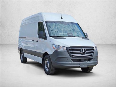 Used 2025 Mercedes-Benz Sprinter 2500 image 3