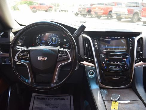 Used 2019 Cadillac Escalade Luxury RWD image 19