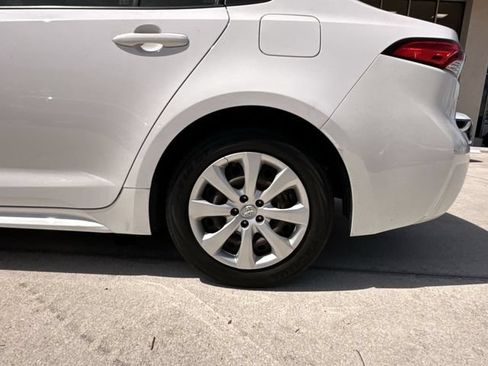Used 2021 Toyota Corolla LE FWD image 2