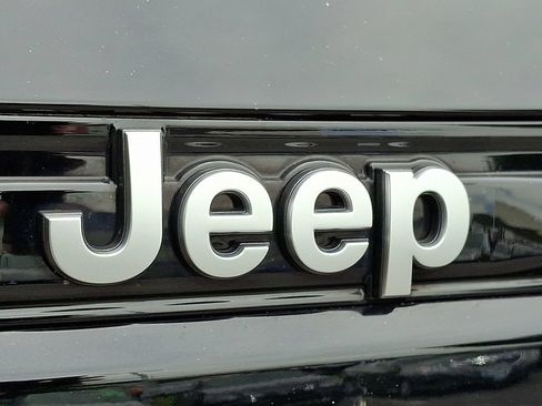 Used 2023 Jeep Grand Cherokee Summit AWD/4WD image 36
