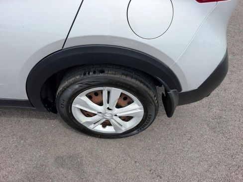 Used 2018 Nissan Kicks S FWD image 8