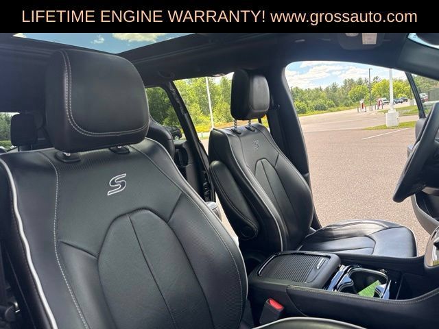 Used 2025 Chrysler Pacifica Limited FWD image 38