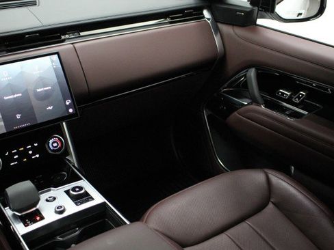 Used 2023 Land Rover Range Rover SE image 26