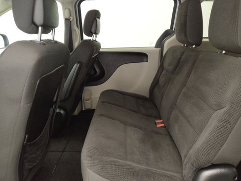 Used 2018 Dodge Grand Caravan SE w/ UConnect Hands-Free Group image 18