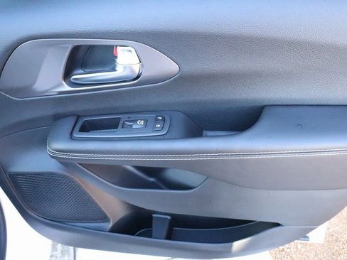 New 2026 Chrysler Pacifica Select w/ S Appearance Package image 16