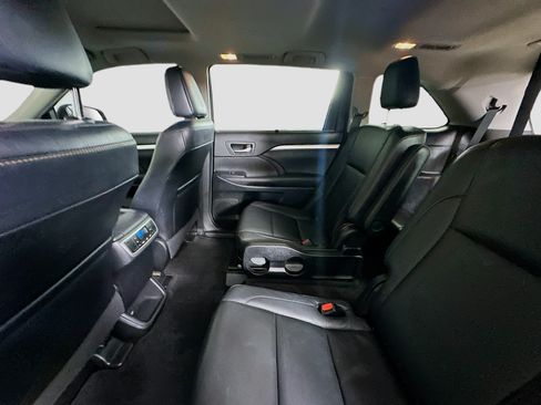 Used 2017 Toyota Highlander XLE FWD image 29