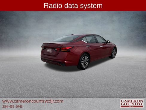 Used 2024 Nissan Altima 2.5 SV image 3