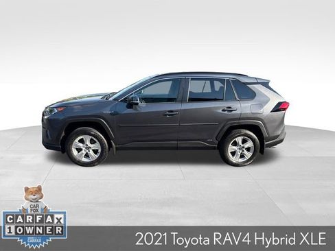 Used 2021 Toyota RAV4 XLE w/ Convenience Package AWD/4WD image 4