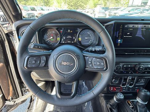 Used 2025 Jeep Wrangler Unlimited Rubicon 4xe w/ Convenience Group AWD/4WD image 26