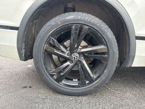 Used 2023 Volkswagen Tiguan SE R-Line AWD/4WD image 50