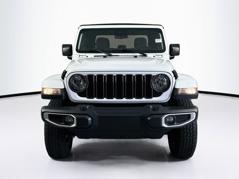 Used 2024 Jeep Gladiator Sport AWD/4WD image 2
