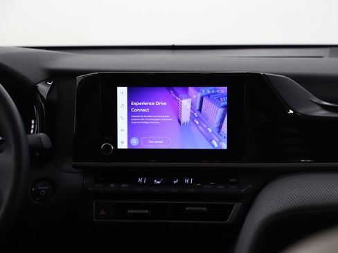 Used 2025 Toyota Camry SE image 15