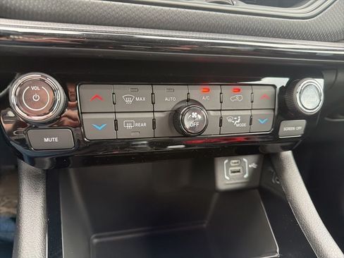 New 2026 Jeep Compass Limited AWD/4WD image 17