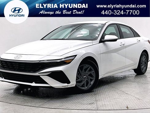 Used 2024 Hyundai Elantra SEL image 1