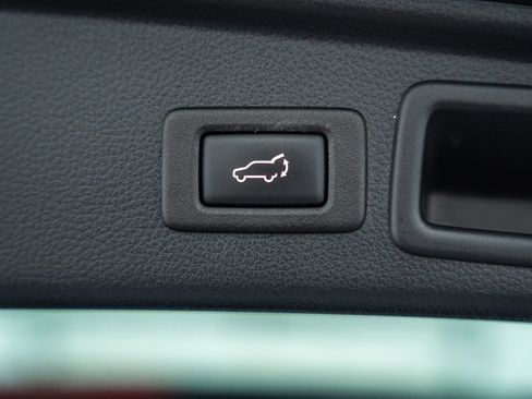 Used 2018 Subaru Forester 2.5i Limited AWD/4WD image 12