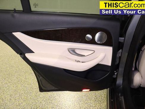 Used 2019 Mercedes-Benz E 300 image 35