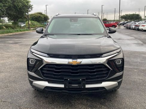 Used 2024 Chevrolet TrailBlazer LT w/ Convenience Package AWD/4WD image 2