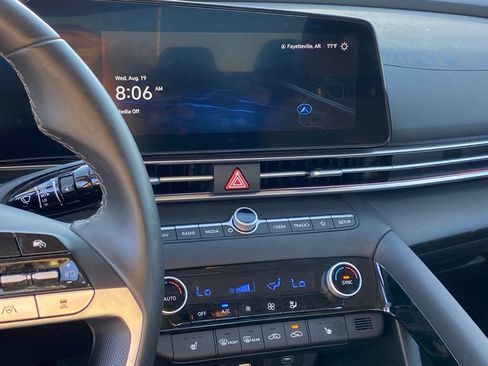 Used 2024 Hyundai Elantra SEL FWD image 12