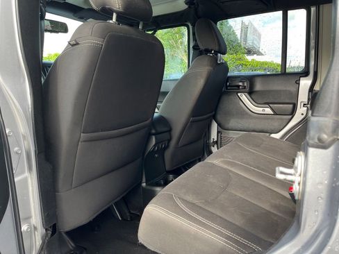 Used 2018 Jeep Wrangler Unlimited Sahara AWD/4WD image 12