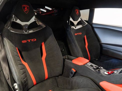 Used 2023 Lamborghini Huracan STO image 13