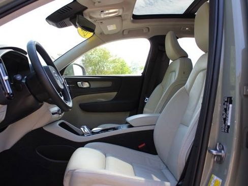 Certified 2023 Volvo XC40 B5 Ultimate w/ Climate Package AWD/4WD image 24