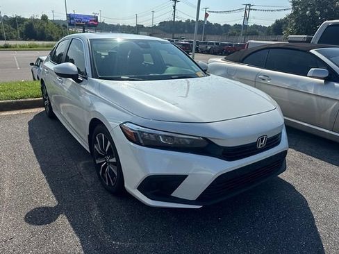 Used 2022 Honda Civic EX image 3