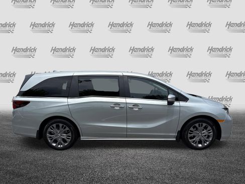 Used 2025 Honda Odyssey Touring image 11