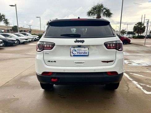 Used 2025 Jeep Compass Trailhawk AWD/4WD image 5