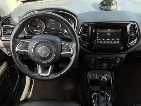 Used 2019 Jeep Compass Latitude FWD image 12